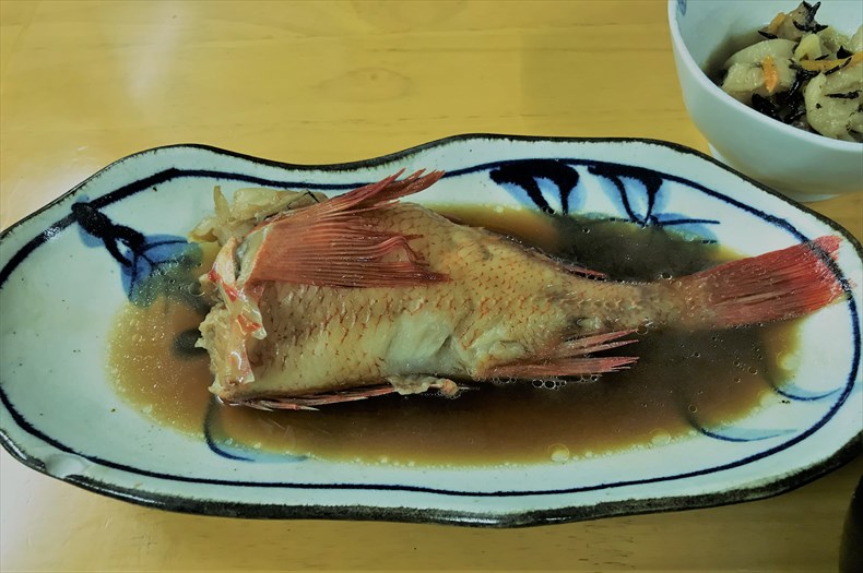 鷲の宿 夕食の煮魚